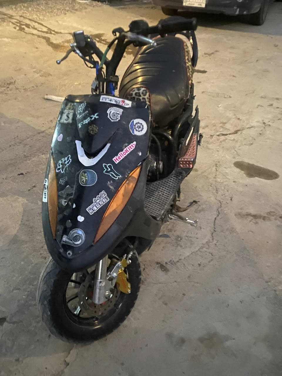 سلام عليكم عدلات ثنين السوده كفاله ما مفتوحه لا نضوح ولا تبخير كله ختم واحد قبل شهرين نزلته رنبه وأم الصدر الذهبي لا تخبخير حلوه بيه صدر ان سي وآي بيه كشن 4 سبايدر 4ستان ويل كب بكلايت 4  مكان بياع شرطه الخامسه***********السوده ٩٥٠ وم الصدر ٤٥٠
