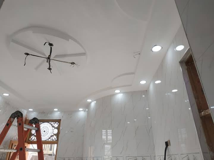 سلام عليكم عملي سمنت وجص وبياض متر مكطوه بليوميه ***********
