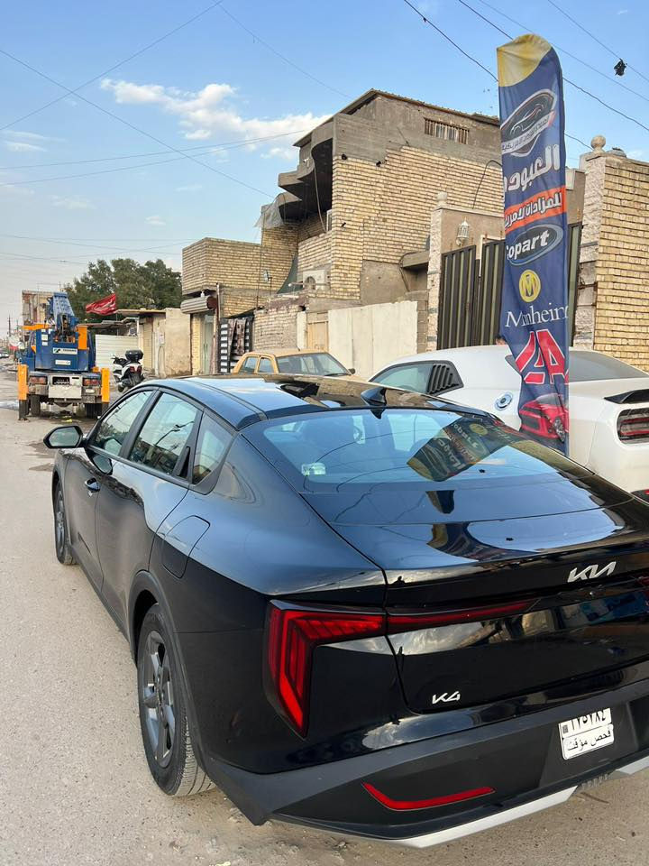 K4  موديل 25 سياره جديده  2 قطعتين  *********** صبغ  بدون دواخل سعر 150 وبيه مجال
