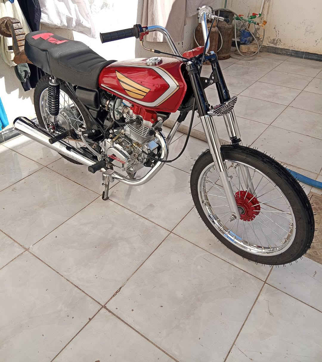 سلام عليكم دراجه لبيع كلك كلك كلك كلهه 26صالهه 10تيام من معمرهه دراجه خير من الله احله من الصور اي نقص مابيهه وايرات مال لايت كامله حته باتري موجود عوزهه بس شدلهه لايت مكانك ناصريه مركز سجن الصلاحي بس لشراي مو شراي لا يراسل ولا خابر ***********سعر خاص لو تخابر وتحياتي لجميع
