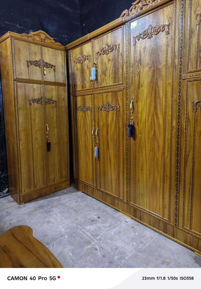 غرفة جديدة ٥باب شغل وسط غير مستخدمة زاوية كنتورية بارتفاع الكنتور ضهر جرجوبة جرباية بلوك اسود ٦رجلين سعر ٨٠٠ الف يوجد توصيل مكان بغداد فلكة حي النصر ***********
