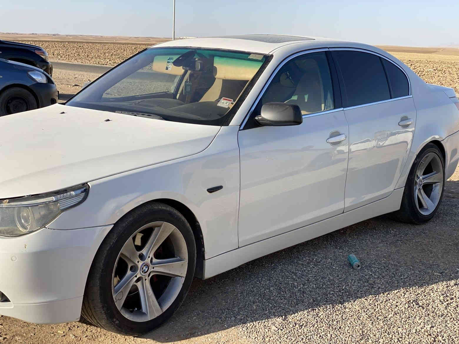 Bmw E60
موديل 2006 

فوول فوول مواصفات 

مه كينه 530ي نؤزل كوورت مه رغوب 

به سمه و سلايت گير تؤماتيك و سپؤرت وعادي 

كوشن كاره بايي و كوشن خه زنه 

بيلاد 5 په رده يه پيش و دواي حاسه يه 

ته بريد ساردوو گه رمي و هه موو گياني به شه رت 

سه ياره كه براوه ي دووبه يه

گؤرينه وه ش اكه م له سه ر دل گرتن 

***********
سعري 56و معامله
