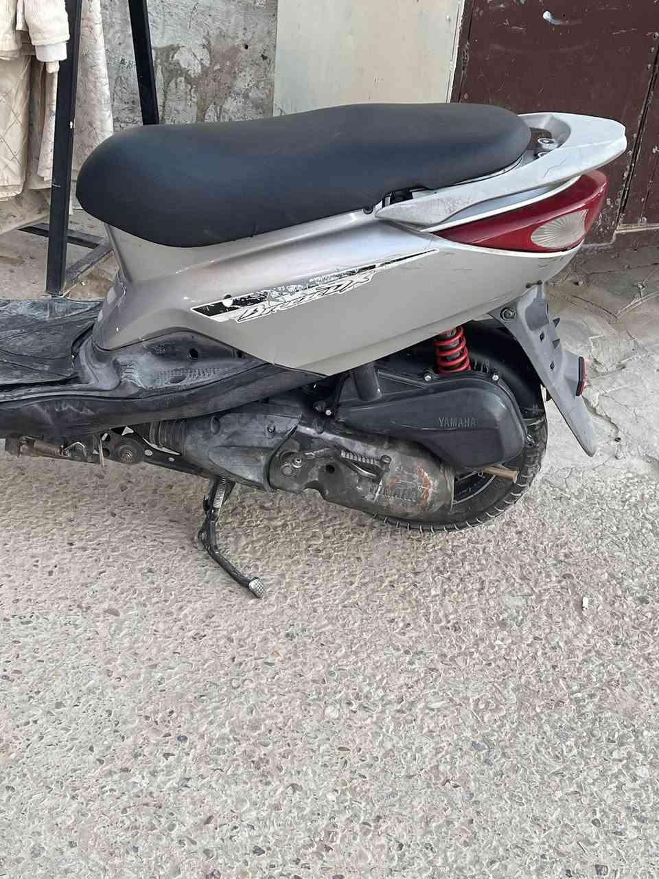 السلام وعليكم دراجه بريز للبيع الدراجه نضيفه وبلاديه نقصها فقط كلج ***********
