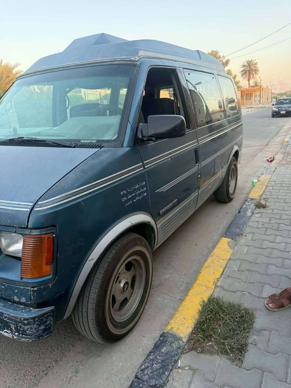 السلام عليكم فان استرو ٩٢ بغداد خصوصي انكليزي كلهه عله وضع الشركه لا خياس ولا اي شي يحتاج الهه ملاحضات قليله مثل طوافه البانزين كيج حماوه ممربوط ماعندي مجال اصلحهن شغلات بصيطه السعر ٤٥ بيهه مجال السياره اترايهه وين متريد *********** او ***********
