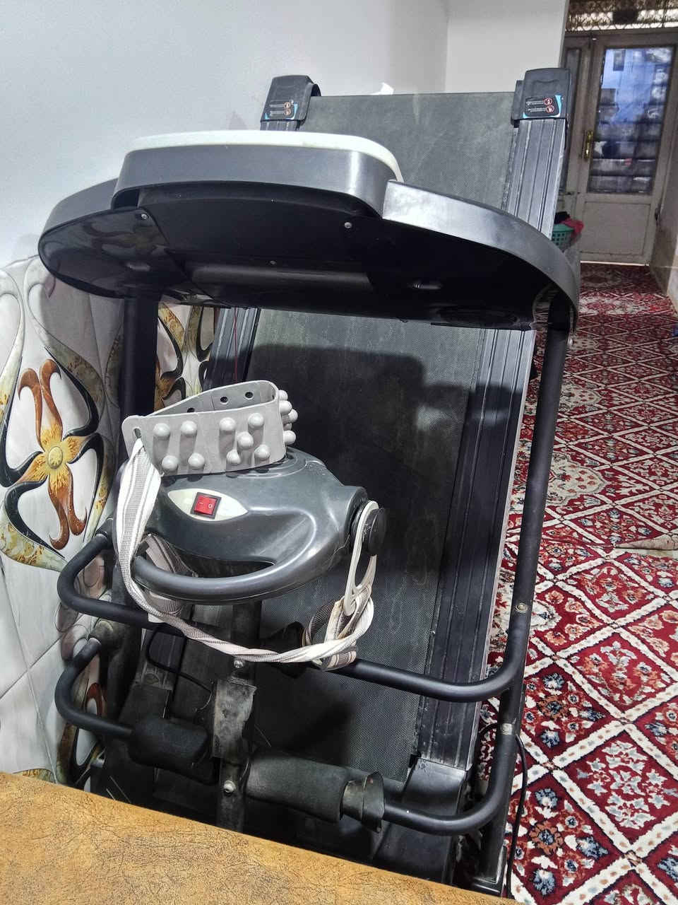 جهاز جري نضيف كلش مستعمل جدا قليل  يتحمل اوزان عاليه مع حزام  اذابه الدهون السعر 275 الف وبيه مجال 
الاتصال على الرقم ***********
