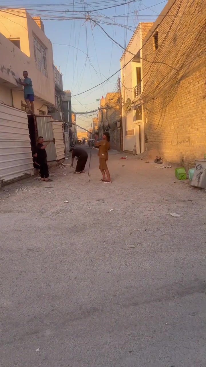 ‏سلام عليكم بيت 50 متر هيكل ثلاث غرف نوم استقبال مطبخ صالة بيت زراعي سند 25 مكمل من كل شيء بناء حديث المكان شارع 20 حي الرئاسة للاستفسار أكثر اتصال على هذا الرقم ***********
