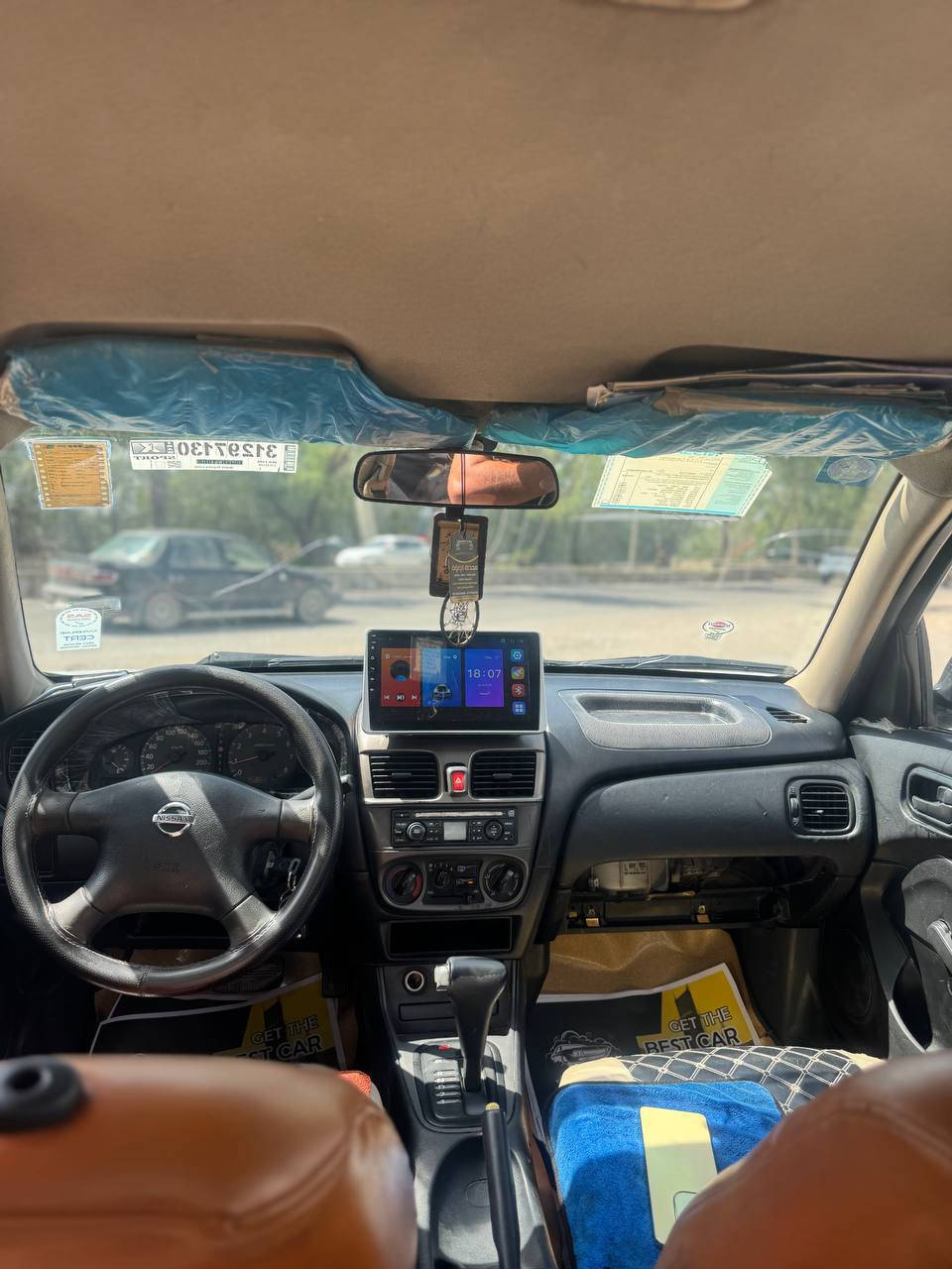 شلام عليكم
نيسان سني موديل 2005 ياباني 🇯🇵 
رقمها بغداد اربع ارقام حلو تحويل ثاني يوم 
سياره كير مكينه تبريد 
تايرات خمستهن نضيفات حيل نضيفات 
سياره خير من الله تجي وتشوف بعينك 
سياره بيها ضربه بل جاملغ الخلفي السايق ومصلح  بدون دواخل 
وجاملغ امامي  جهت الصدر انطخ مبين بل صوره 
سياره نقصها شي بصيط اكثر تفاصيل 
سعرها 77 ورقه 
 ‏‪***********‬‏ ابو دريس
