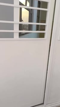 وعندي شقه ثانيه بيهه غرفتين ممصورهه 07732737988