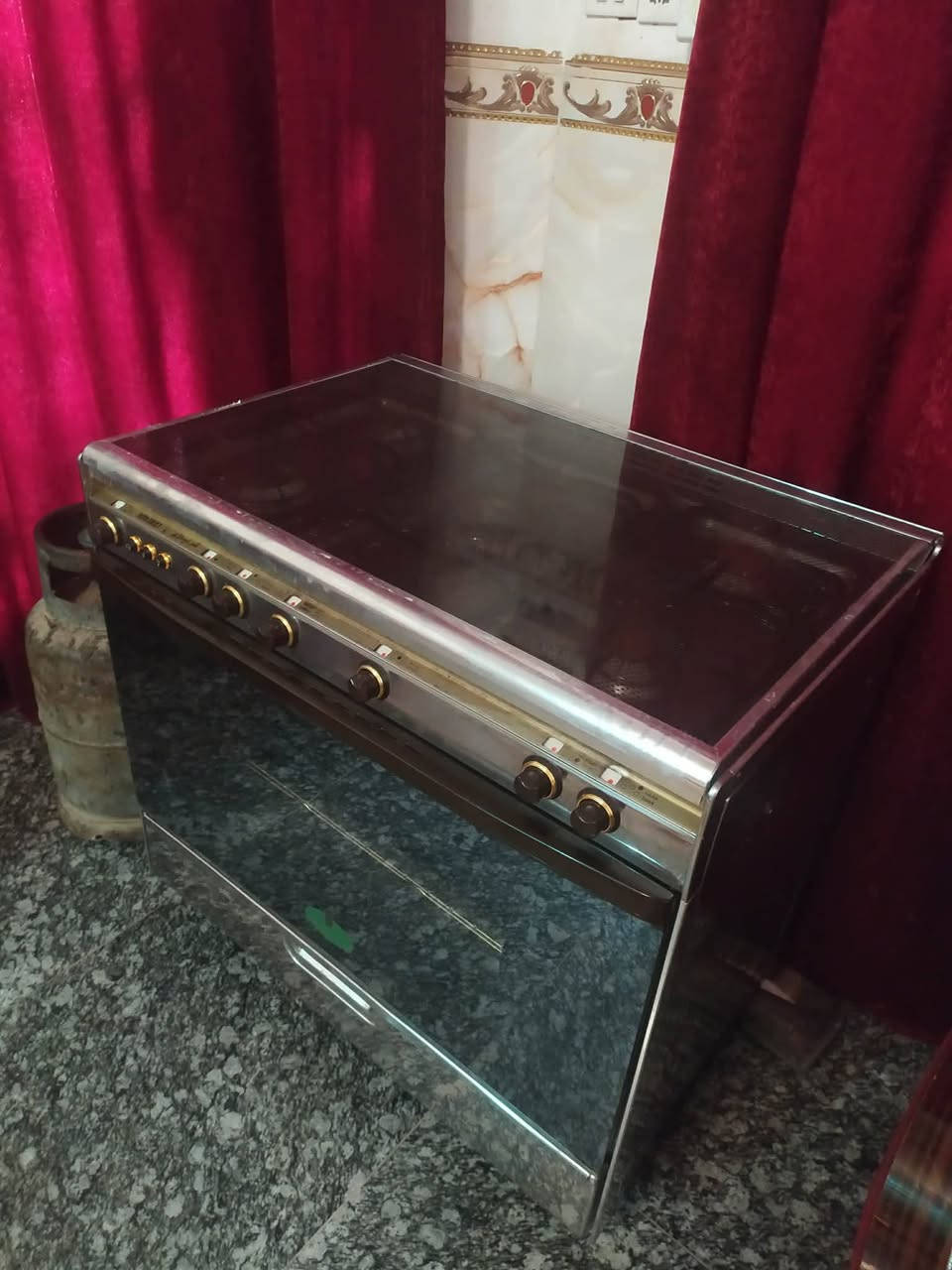 السلام عليكم طباخ مصري كريازي فول نضافه داخل خارج فران ونار تجي تفحص وتأخذ العنوان بابل مركز ***********
