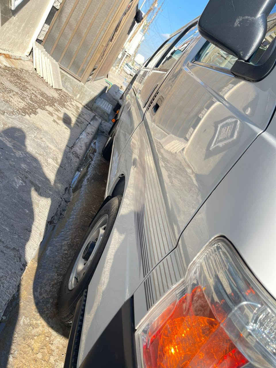 السلام عليكم نيسان يورفان 2012 مكفوله كفاله عامه ما عده  بارد خفيف موضح بل فيديو مكفوله من كل شي  عنواني بغداد الستفسار الرقم ***********
