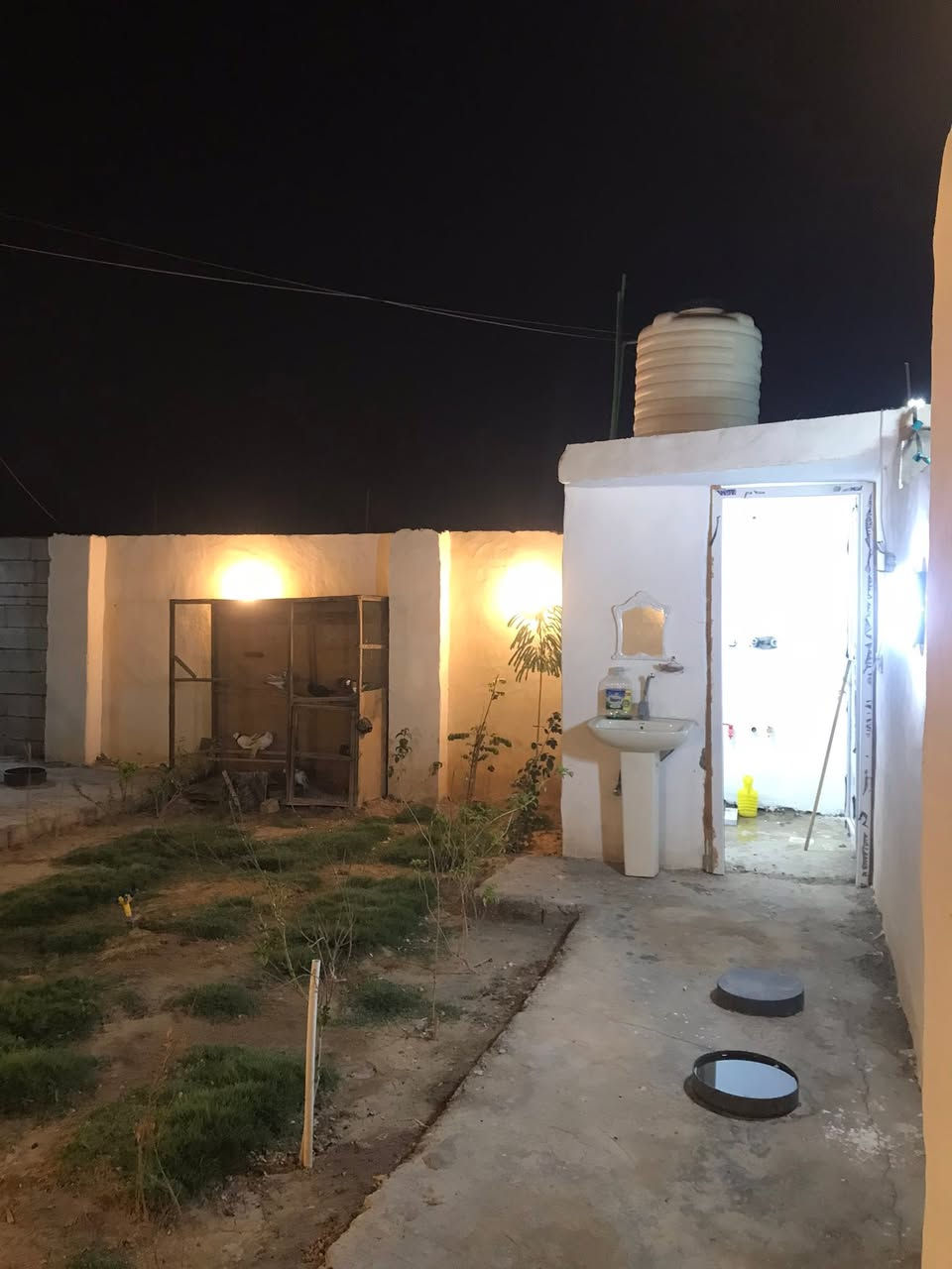 السلام عليكم 
دار للبيع المساحة ٣٠٠ البناء ١٥٠ حواس نزلت المعرض باقي التفاصيل ***********
