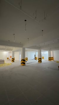 شقق للايجار  شارع المطار خلف جامعة المشرق  مجمع الضباط السكني  الايجار...