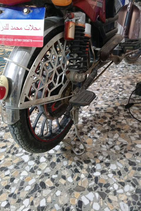 دراجة نارية شحن مستعملة بحالة جيدة. مناسبة للتنقل في المدينة ومصممة للاستخدام اليومي. الكرسي والدعاسات بحالة ممتازه، والإطارات تحتاج إلى بعض الصيانة البسيطة.