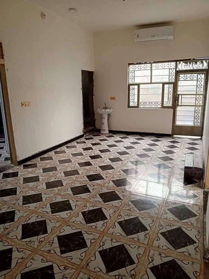 سلام عليكم
للبيع بيت قرب بيت علي فاظل مرحب
مساحه 250 متر زراعي سند ٢٥ غرفتين وصاله ومطبخ وبراني
يرهم إيجار او بيع
سعر البيت ٤٠ وبي مجال
وسعر لايجار ٢٠٠
لاستفسار ***********
