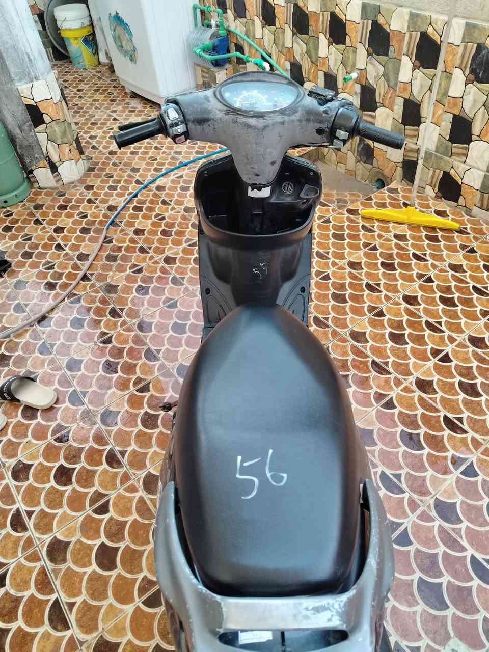 سلام عليكم دراجه اكزز للبيع دراجه مكفوله من كل النواحي ابلاديه مكينه ما مفتوحه نهضه وشلعه معدله كلشي بيها شغال من الطول لطول ما ناقصه اي شي سعر 700 مكاني الجزيره باب الهوى رقم الهاتف ***********
