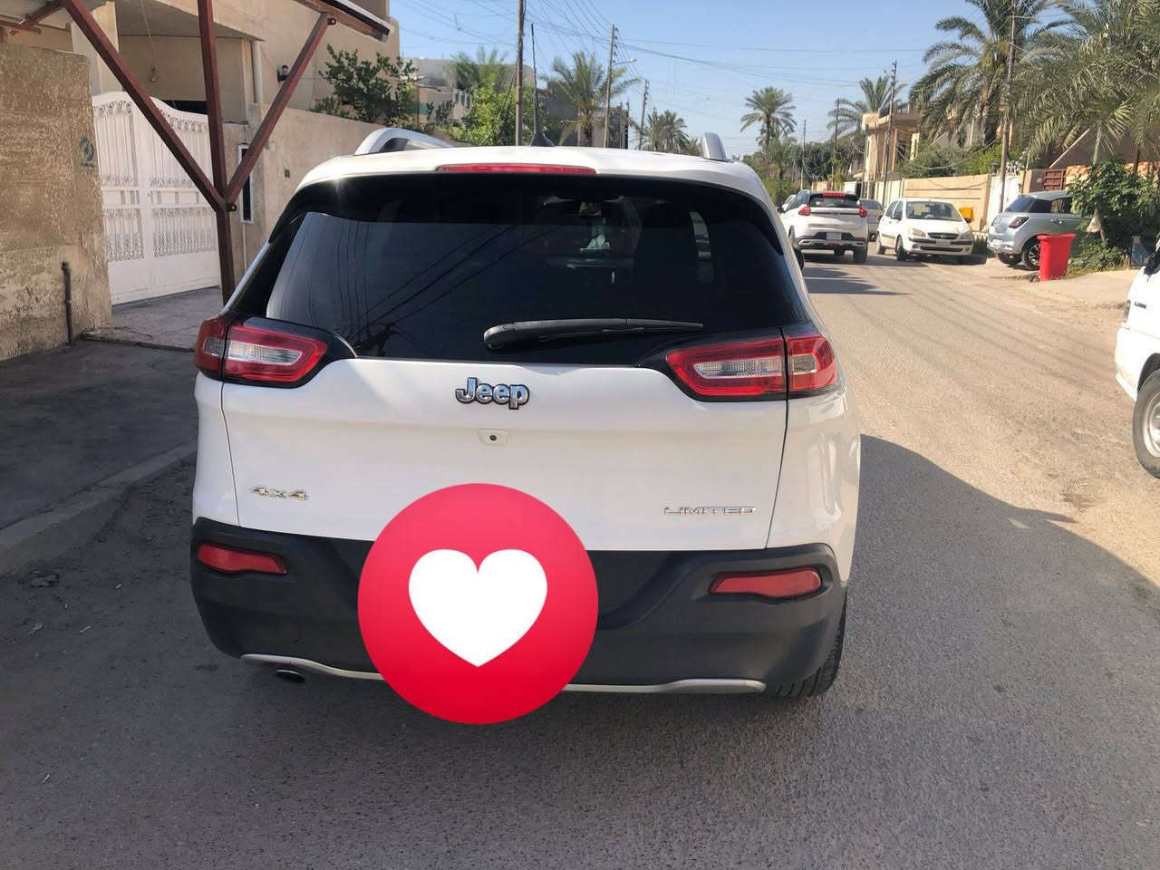 السلام عليكم 
جيب شيروكي ٢٠١٦  رقم بغداد انكليزي فول مواصفات  وارد امريكي كلين قطرة صبغ مابيها داخل جلد اسود دفع رباعي ٤ سلندر ٢٤٠٠ 
مكاني بغداد سعر ١٥٠ 
التواصل عن طريق الرقم فقط
 ***********
