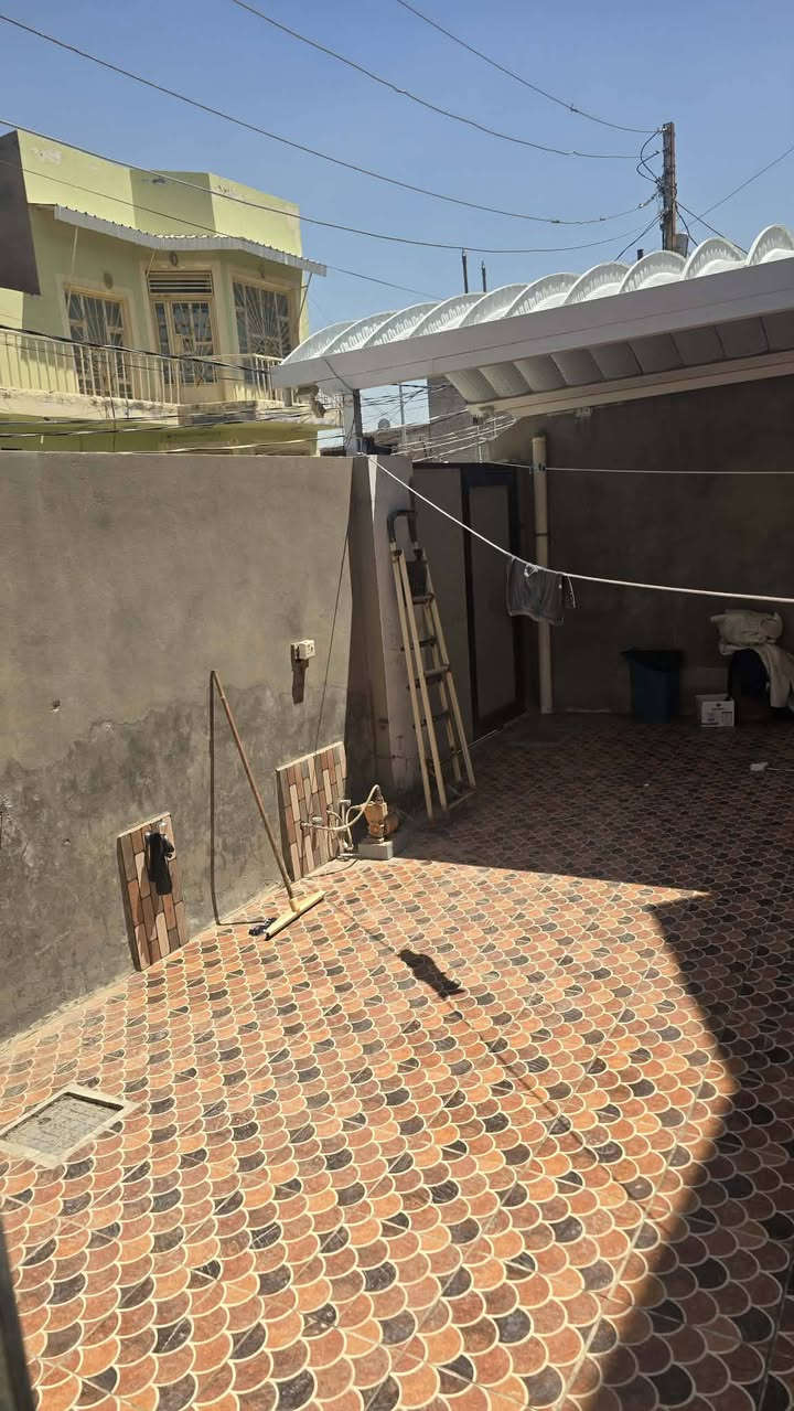 بيت للبيع المساحة 315يقع على شارعين يحتوي على دارين مساحة الاول 200 طابقين الطابق الاول استقبال ومطبخ وصالة وغرفتين نوم وصحيات داخلية وخارجية الطابق الثاني ثلاث غرف نوم ومطبخ وصالة وصحيات
الدار الثانية المساحة 115 طابق واحد يحتوي على استقبال ومطبخ وصالة وغرفتين نوم وصحيات داخلية وخارجية العنوان حي الفرات مقابل كلية الطب الاستفسار الاتصال على الرقم ***********
بيت للبيع المساحة 315يقع على شارعين يحتوي على دارين مساحة الاول 200 طابقين الطابق الاول استقبال ومطبخ وصالة وغرفتين نوم وصحيات داخلية وخارجية الطابق الثاني ثلاث غرف نوم ومطبخ وصالة وصحيات
