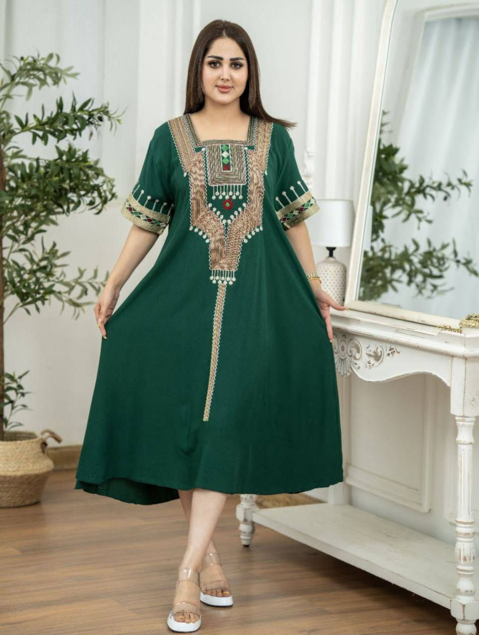 شلحة نسائية كشمير مطرز 
شرط الفحص مابتشيل بلغسل
القياسات 2xl. 3 xl. 4xl. 5xl
للطلب ع الخاص او واتس اب ***********
متوفر خدمة توصيل لكافة محافظات العراق 🚗 🚗
