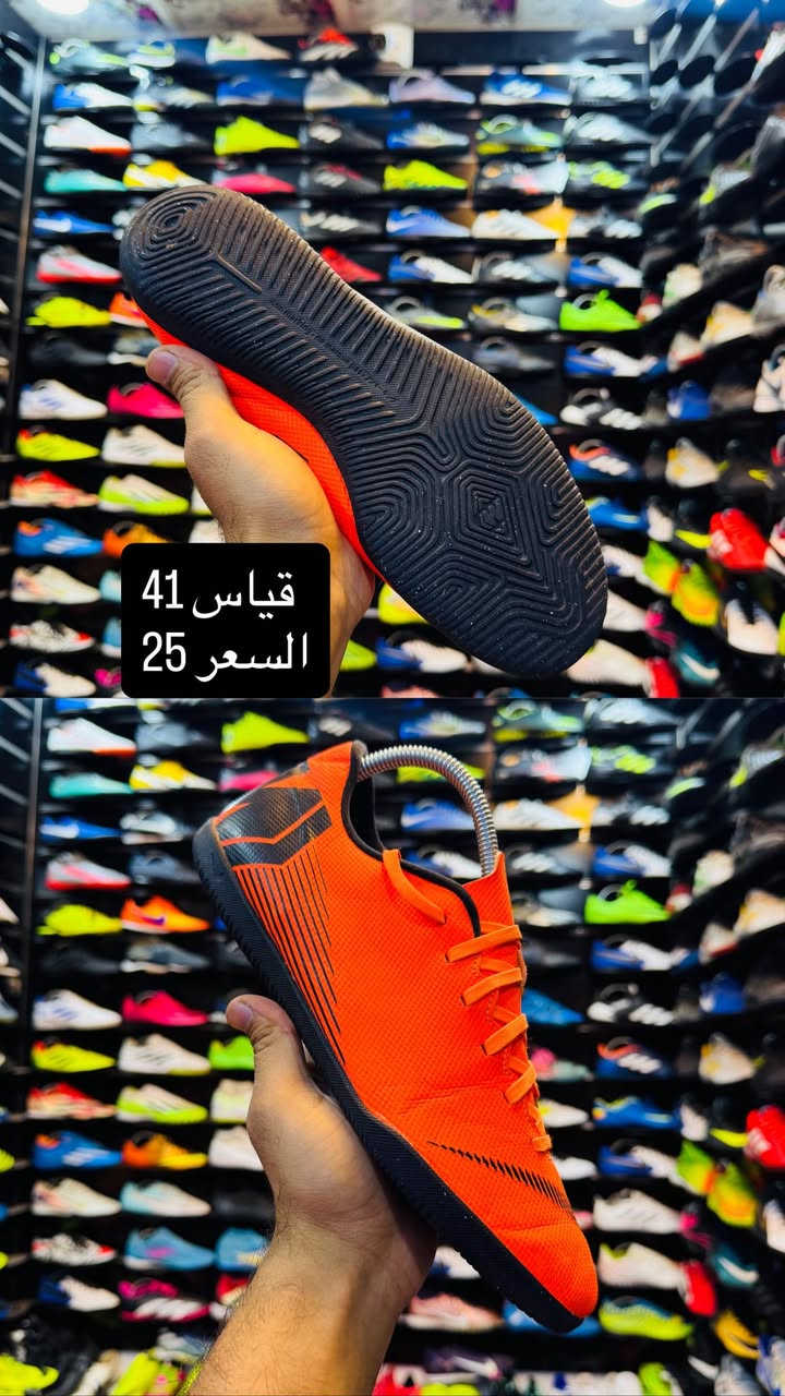 السلام عليكم 🫡 

🟡 احذية بالة اوربي اصلي مستخدم جديد 

🟡 موضح بالصور القياس والسعر 

🟡 العنوان/الكوت-سوق الشيشان قيصريه البالة عمارة التجهيزات الرياضية 

🟡 خدمة توصيل 🚚 متوفره لجميع المحافظات 

🟡يتوفر لدينا جميع انواع الاحذية الرياضية


**إذا كنت صاحب هذا الإعلان وتريد حذفه لأي سبب، رجاءا أرسل رسالة إلى الدعم الفني**