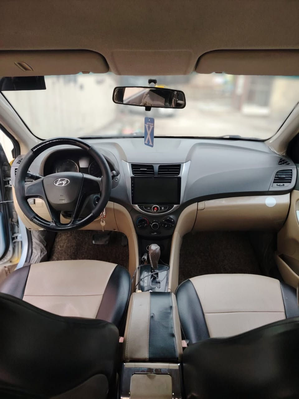 السلام عليكم اكسنت 2013 خليجي 1600 مصفره هيئة وغرامات بيها منضومة غاز سياره كامله من كل النواحي السعر 75 مكان السياره بغداد الطوبجي 

***********
