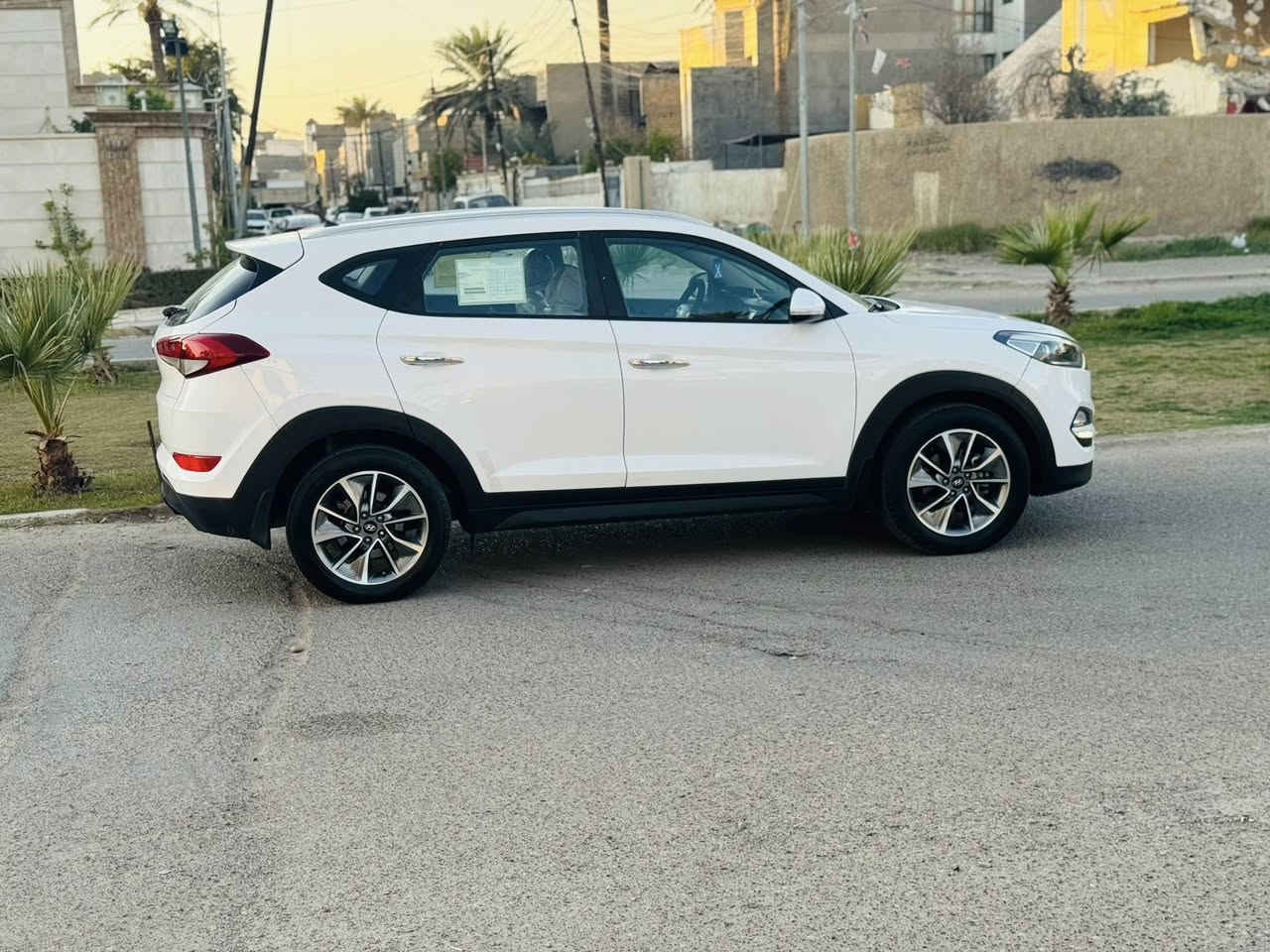 السلام عليكم
للبيع توسان موديل ١٨ شركة الكاصد خليجيه  كفاله عامة بيها كرت بخشم البنيد اثر تشليع والباقي مكفول محرك كير تبريد قطعتين  تدفئة صدر أمامي اوخلفي جديد تخم تاير رقم بغداد آلجديد بسمي 
مال بيت نظيفه جدآ
السعر ١٧٤ وبيها مجال 
 للإستفسار***********
العوان بغداد
