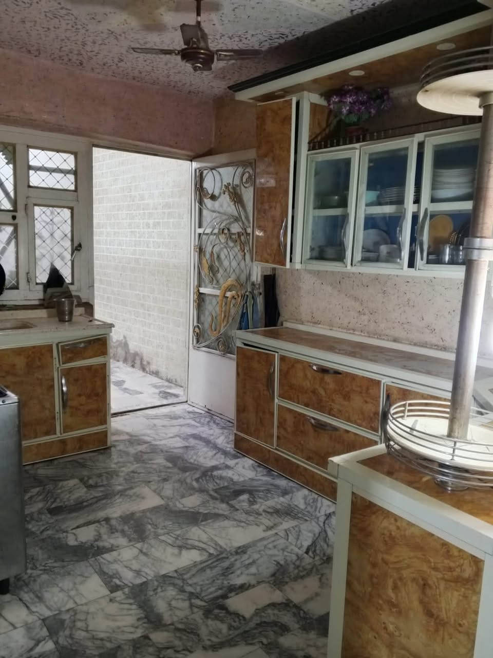 سلام عليكم بيت للبيع 140متر طابو صرف ثاني بيت عله شارع 20
***********
