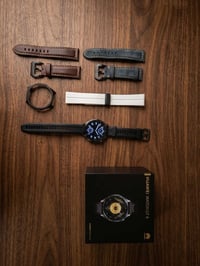 ساعه هواوي gt 6 النضافه 100/100 مع ٤سيوره ٢جلد و٢ ربل مع حافضه للساعه ...