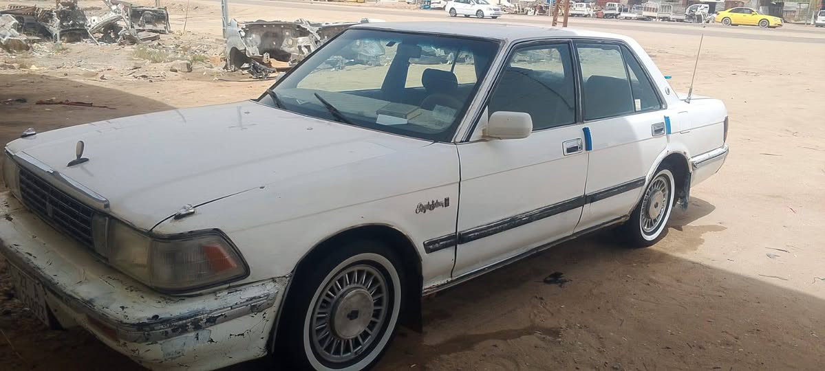 السلام عليكم
اللهم صل على محمد وآل محمد  
سيدان يسرا بلاد موديل 1989 
رقم ذي قار انكليزي   بسمي  تحويل ثاني يوم  
مكينه 2500 ديلكو بيها كازكيت ورايدلها ترتيبات 
حداديه توني سويتها   المكان ذي قار  سوق الشيوخ 
رقم الهاتف / ***********
السعر  40 او بيها مجال   للطيبين
