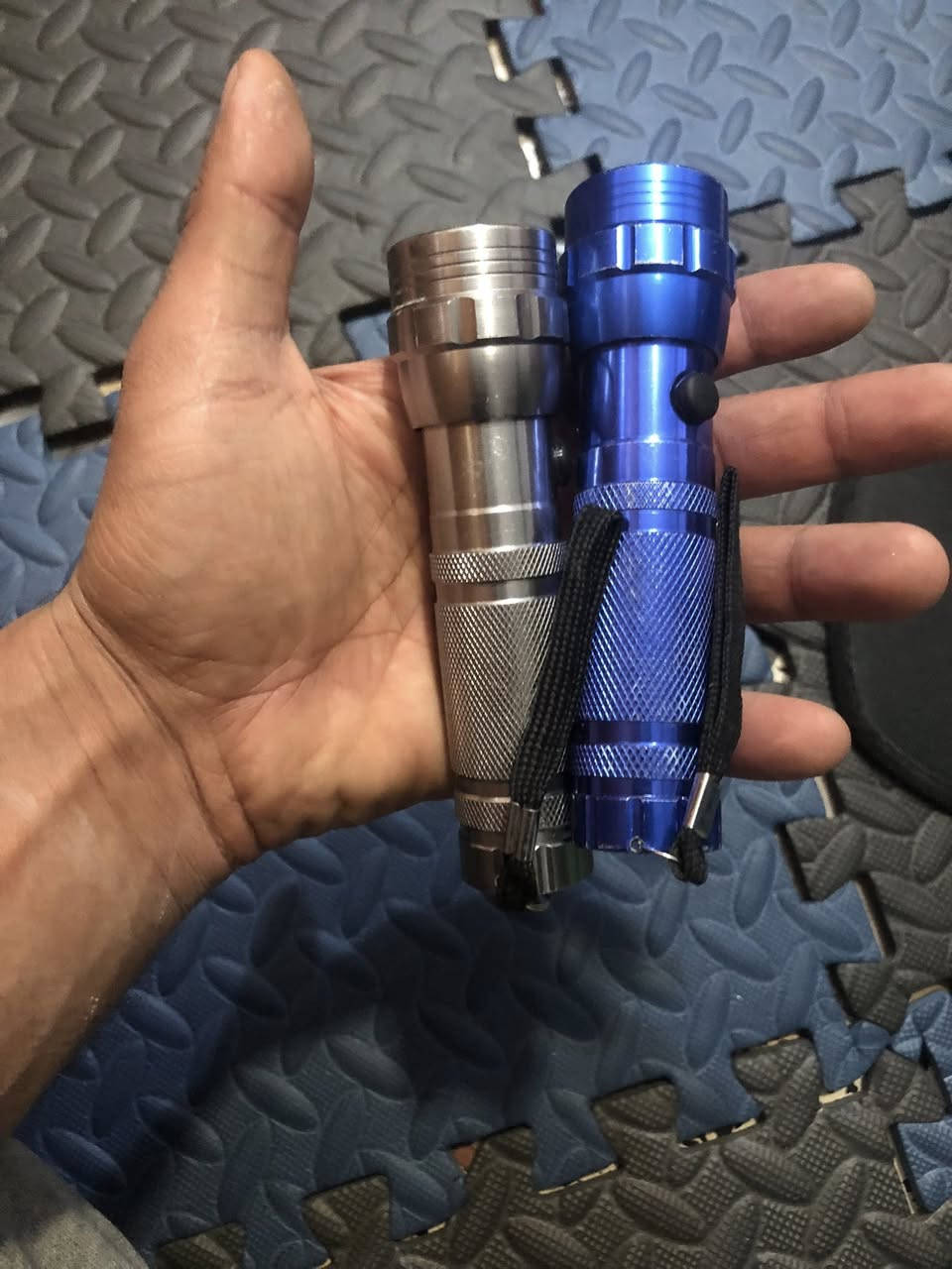 متوفر لايتات باله حديد ب الكامل (بطاريات)

بسعر مناسب


**إذا كنت صاحب هذا الإعلان وتريد حذفه لأي سبب، رجاءا أرسل رسالة إلى الدعم الفني**