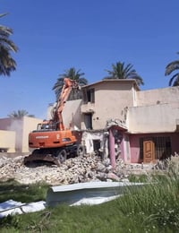 لهدم الدور ورفع الانقاض والحدل وحفر الجفر وتجهيز مواد البناء0772147873...