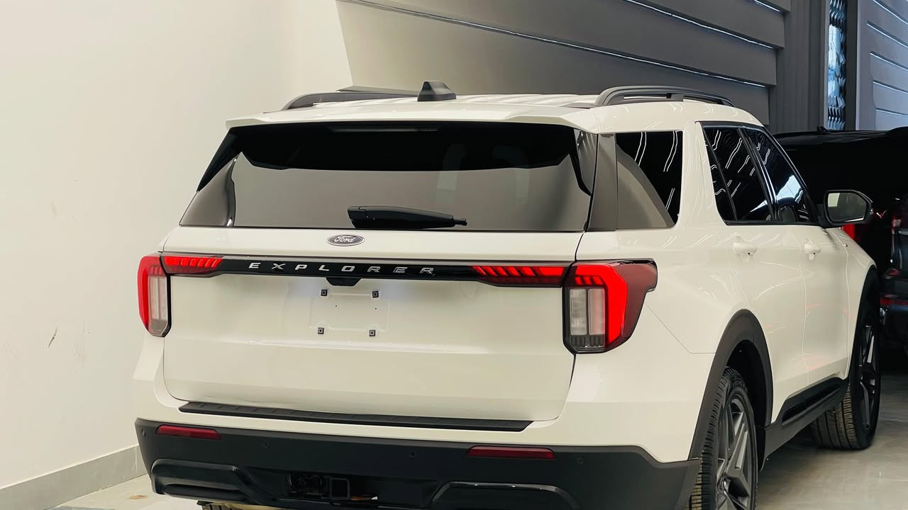 Ford Explorer ST_Line 2025
العداد : 7 الف مايل
ضرر:  بدون صبغ بس شبر صندوق تعدیل بارد 
سیارة تعتبر کلین و زیرو بدون داخل ارباكات سليم✅
 بجم و خلفي کبس دعاميات بشرط
1FMUK7KH8SGA90978

بالمواصفات ST Line اكسبلوره

٤کامیرا 360
شاشە کبیر 
کیج ديجيتال
وایرلیس جارج 
بصمة تشغيل
بصمة ابواب
(Remote Stat)
صندوق شفط كهربائي
رادار امامي (تحديد مسار)
رادار جانبي (نقاط عمياء)
رادار خلفي (التحذير من الاصطدام)
شفتات استيرن
استيرن تدفئة
كشنات جلد و شامو vip
كشنات تدفئة+ تبريد
هاند بريك بصمة
Auto Stat
Auto Stop
حساسات امامية+خلفية
(Navigaton)
مانع انزلاق

‎‏‎ مکان سیارة اربیل 
‎‏‎سیارة بدون رقم تترقم شمالي 
‎‏‎‏‎للاتصال والاستفسار
‎اسیاسیل ***********☎️
‎اسیاسیل ***********☎️
☎️کورك ***********
☎️کورك ***********
