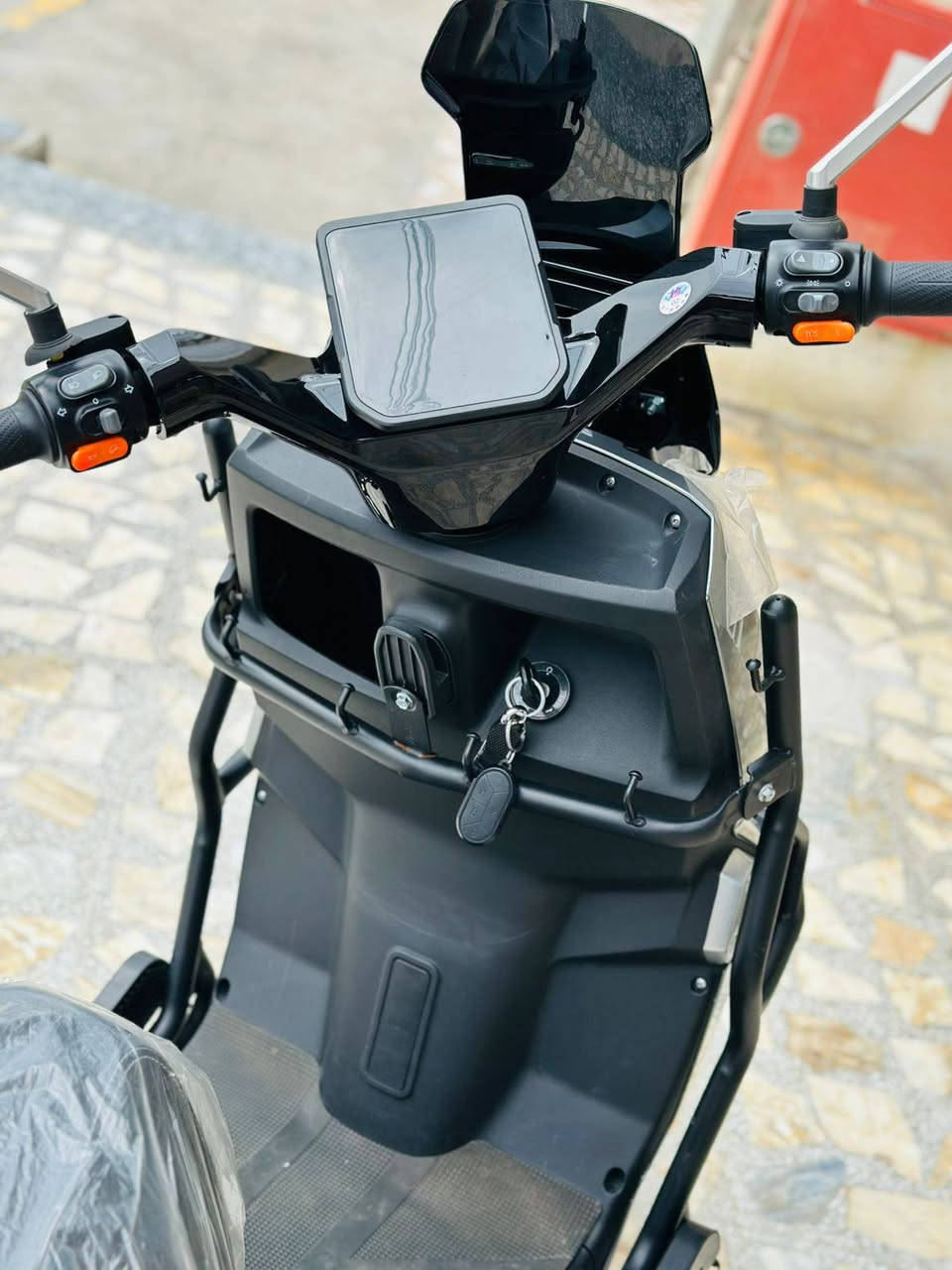 السلام عليكم
دراجه شحن للبيع 2026 زيرو  فول مواصفات 
1- مثبت سرعه 
2- 4 سرعات 
3-مانع انزلاق 
4- صندوق كبير
الشحنه الوحده تمشيك 70 كم 
كفاله عامه من الشخط 
السعر 850 الف وبيها مجال بسيط
العنوان:  ديالى بعقوبة تقاطع الوثبه 
للاتصال( ***********)
