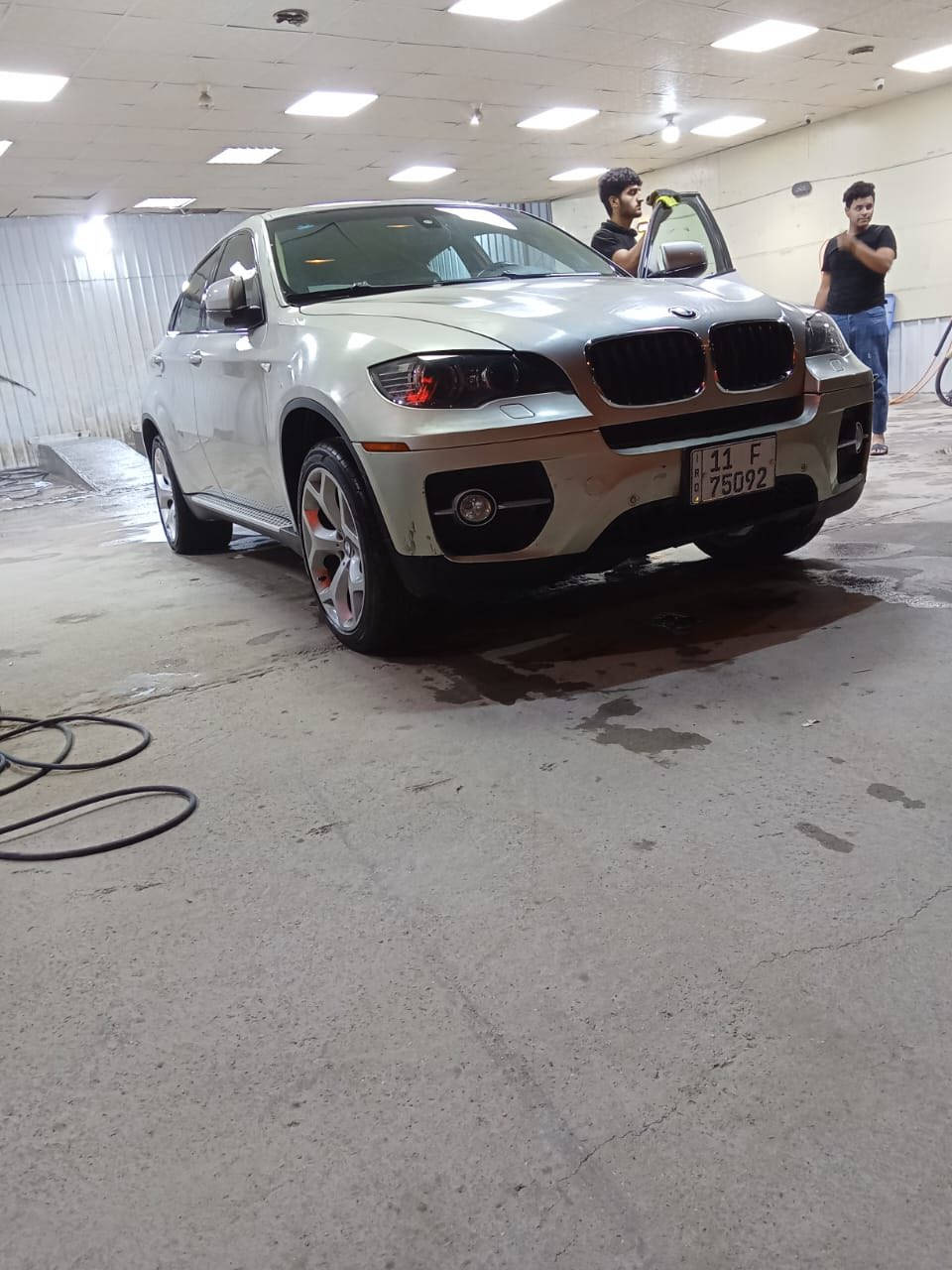 السلام عليكم.. للبيع bmw x6 موديل 2010 رقم بغداد 6 سلندر توين تيربو المكينه كاسره بستم شغاله وتمشي بسرعه محدوده سعر السياره ١٠٠ قفل (مكلف بالنشر) رقم صاحب السياره. ‭٠٧٧٧ ٠٩٩ ٢٧٣٨‬
