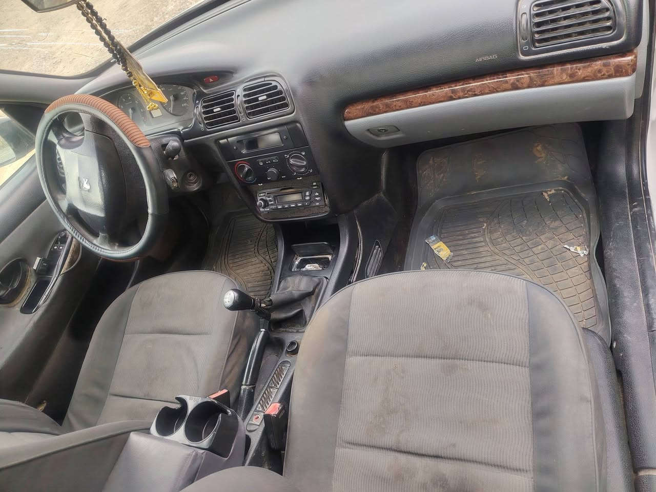 السلام عليكم
بيــــــــــــــجو 406
2001 
السياره رقم 
سياره كير محرط شرط 
تايرات 4جدد
يرهم مراوس 
يرهم مقدمه الباقي قصط
السعر35بيها مجال حك الجيه 
العلم الربيضه
الاستفسار ***********
