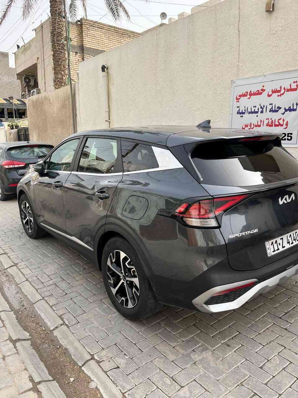 السلام عليكم🫡
// كيا سبورتج 

*موديل : 2023

*وارد أمريكي 🇺🇸 

*الفئه:فول عدا الفتحه مواصفات EX

*سعة المحرك : 2500 بنزين

*ملاحظه : كير ومحرك مامفتوحات ع شركه 

*الحادث :باب سائق وباب الخلفي متبدل مال الشركه أصلي؛ 

             المواصفات 👇

—————————

*كـشنات جلد 

*كشنات تدفئة + كهرباء 

*بصمة تشغيل + بصمة أبواب

*كاميرات محيطية

*كامرة امامية + خلفية 

*بك لايت LED 

*لايتات إماميه عدسات+LED

*شاشة متصله لمس 

*تبريد شاشه لمس

*كير اوتماتيك +عادي 

*تحكمات استيرن جهتين 

*نقاط عمياء 

*منافذ شحن USB

*شاحن لاسلكي 

*سايد بريك بصمة 

*نظام الـ A 

*نظام الـ P اوتو بارك 

*حساسات اماميه 

*حساسات خلفيه 

*  توقف ذاتي 

 * أنظمة قيادة عدد 4

*تبريد قطعتين

*اوتو هولد AUTO HOLD

*مانع تزحلق 

*مانع انحدار 

*مودات قيادة 

*تشغيل عن بعد 

*إطفاء ذاتي 

وبيها بعد مواصفات🫡
اتصال ع هذا رقم ***********
—————————
