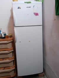 ثلاجة • نضيفه • مستعملة