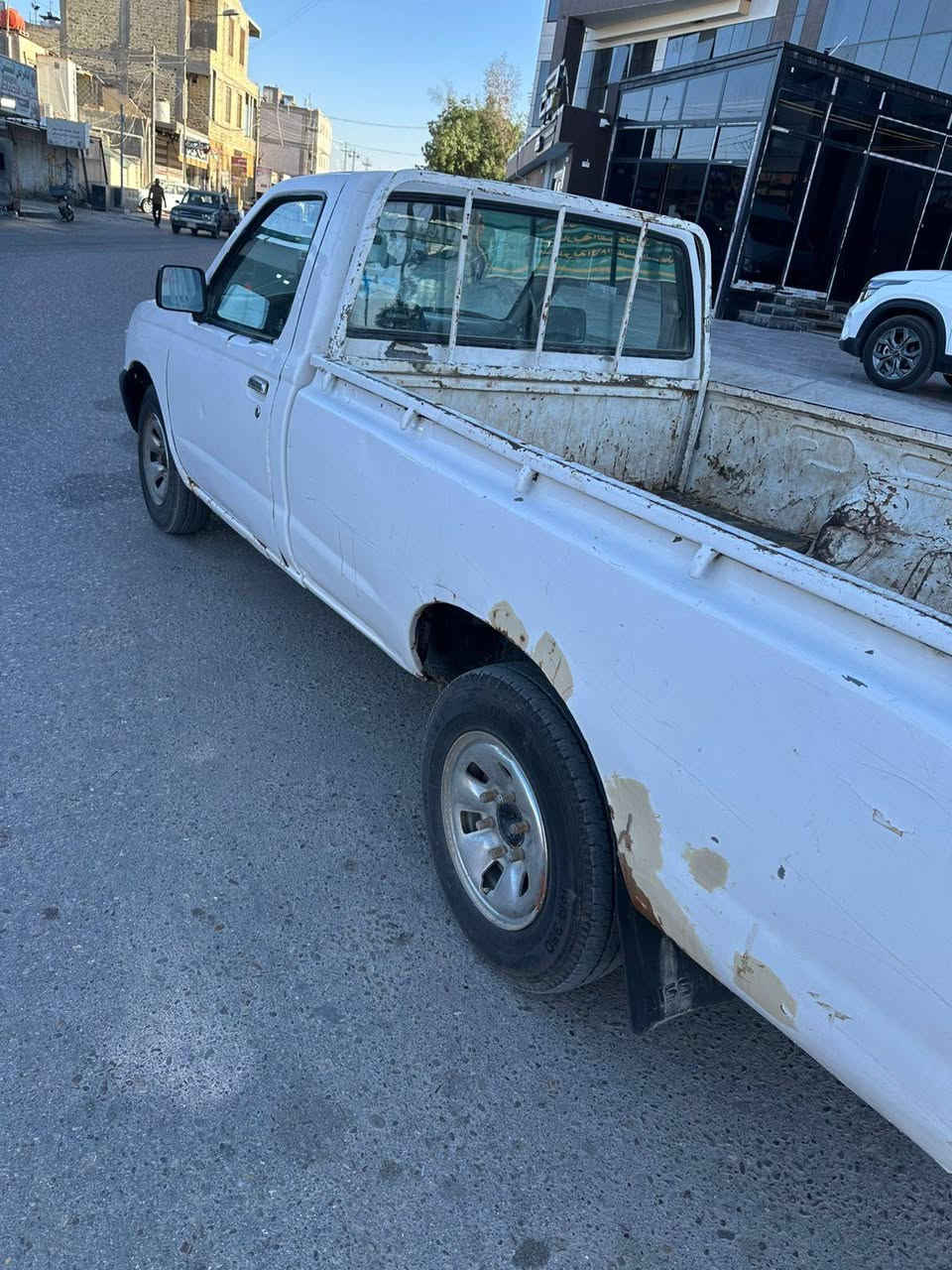 السلام عليكم بيكم للبيع موديل 2002 رقم ذي قار مكينه كير تبريد شاصي مكفول تخم تاير سياره جاهزه مكانها ميسان العماره السعر ٥٥ وبيها مجال الاتصال عل رقم ***********
