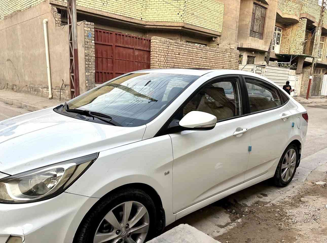 اكسنت خليجي موديل 2012 فول مواصفات.                                            
تحكم بالاستيرن صفحتين
اشاير بالمري
5 ويل كب 
فتحة
شاشة 
رقم بغداد السياره بأسمي
ماشيه 166
السعر 98 وبيها مجال بسيط
مكاني بغداد العبيدي 
للاستفسار ***********
