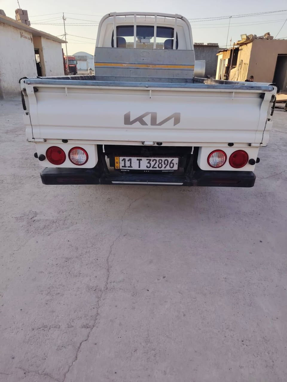 سلام عليكم ورحمة الله وبركاتة  سياره كيه حمل للبيع موديل 2023 رقم بغداد مشروع وطني تحويل مباشر بسمي مكفوله من كلشي سياره جديده كلش ماشيه 46 السعر 150 وبيها مجال ***********
