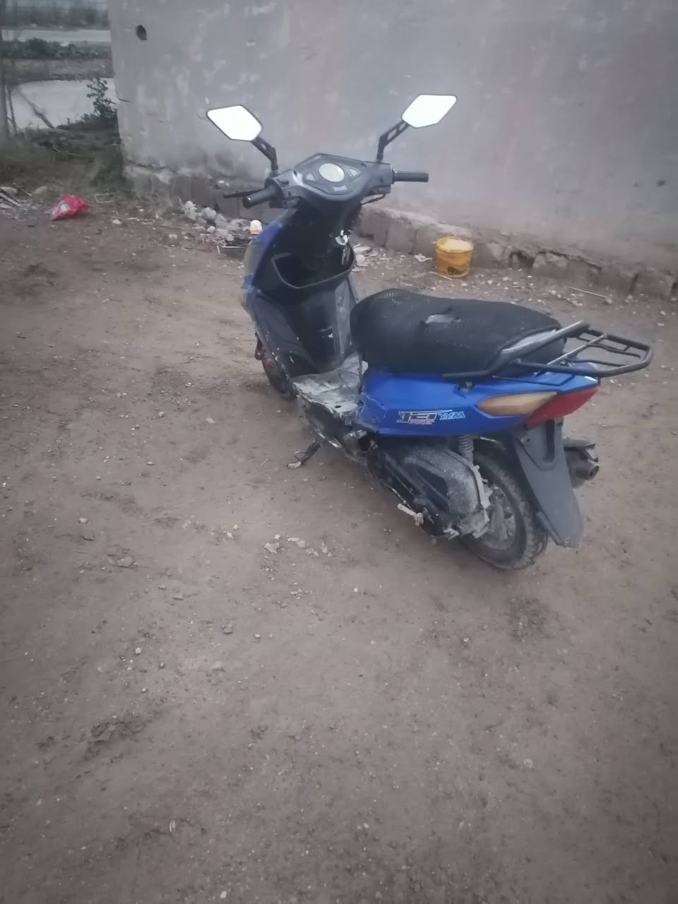 السلام عليكم دراجة للبيع
السعر 250 وبي مجال ***********
