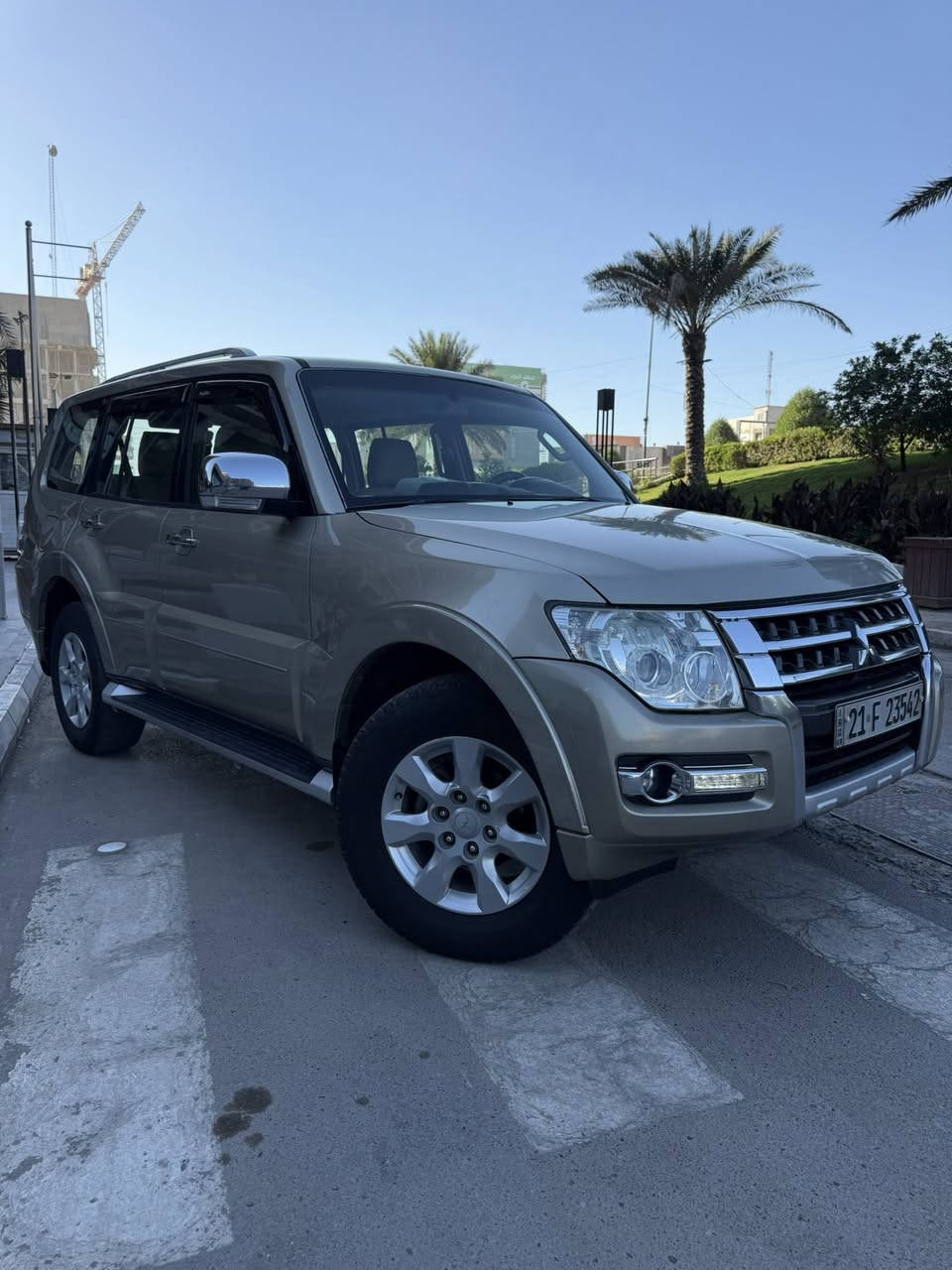 للبيع ميتسوبيشي باجيرو 2016 وارد خليجي

السيارة نظيفة جداً، استخدام شخصي، وارد الخليج.

الحالة العامة:
▪️ بدون حادث
▪️ بدون صبغ
▪️ محرك 3.5
▪️ العداد: 106 ألف كم

المواصفات:
تحكمات ستيرن – مقاعد مخمل – كاميرا خلفية – حساسات خلفية
داخلية بيج – زينون عالي ناصي – LED نهاري
مرايا كهرباء مع إشارات – تبريد ثلاث قطع
7 ركاب – دفع رباعي 4×4 – كروز كنترول

التسجيل:
رقم سليمانية الجديد – باسم المالك – تحويل مباشر

السعر: 17,900$ (ثابت، بدون مراوس)
📍 بغداد – الكرخ
📞 ***********
