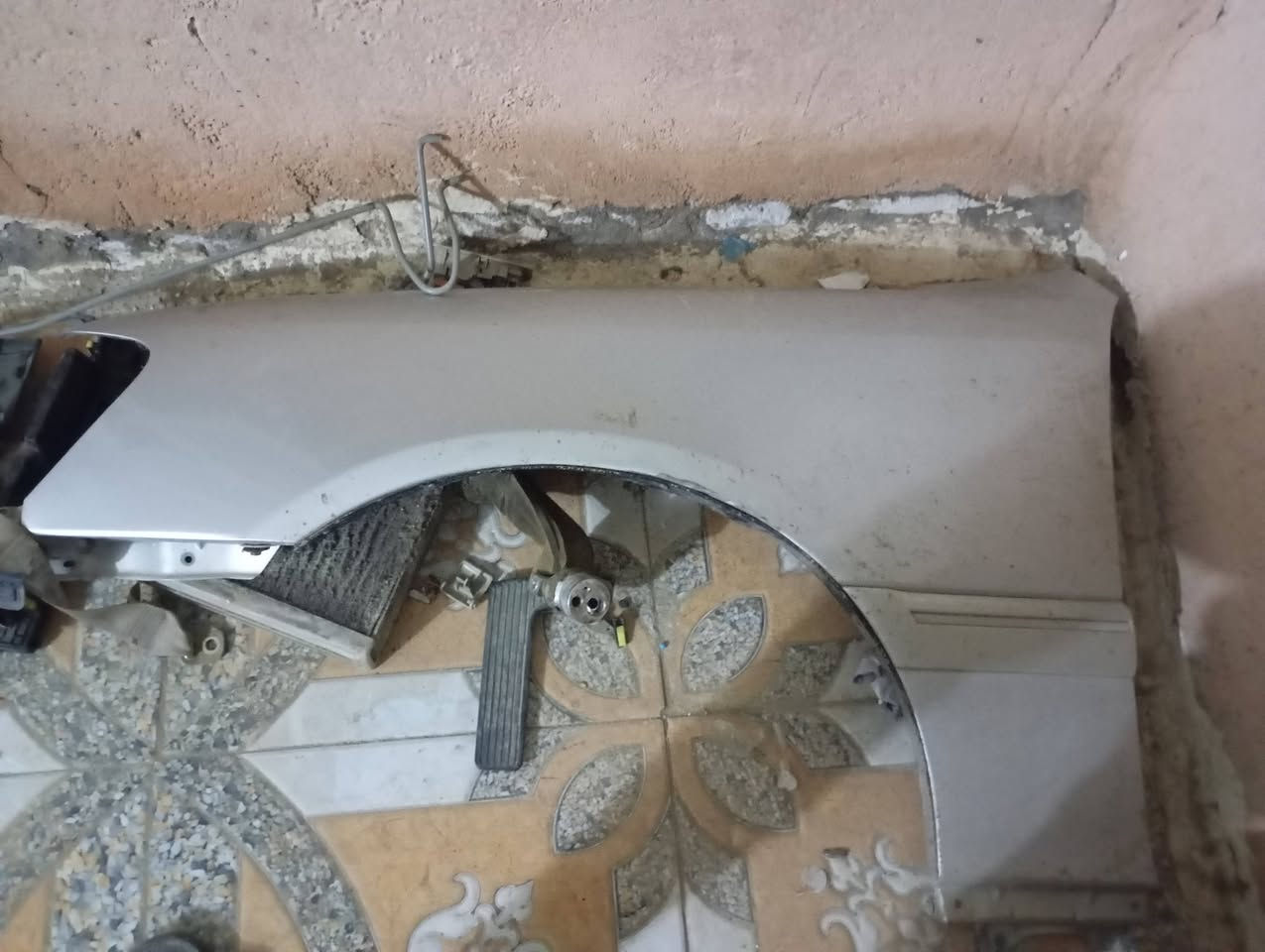 السلام عليكم غراض ملكه للبيع عينه عاديه جديده 
كشنات عادي عقل سي 9 جاملغ وبوب وقبق جنطه مال صبغ 
تانكي مال بانزين وعضات وبك لايتات عاديه تنته اتصل ***********
