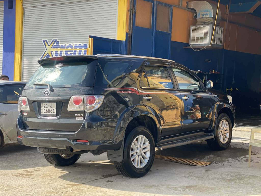 تویتا فۆرت چینەر
مۆدێلی.2012
بێ بۆیاخ دەعامیشی بۆیاخی نیە مەکینەی نەکراوەتەوە
سەنەوی تا 2029تازەیە 
سێ ڕیز کوشنەتەبریت مەرکەزی
گیر تۆماتیک دەبڵ ئەکسل 
سەیارەی ماڵە هی مەعرەز نیە
سعری.175مجالیکی کەم
***********
*********** السليمانية, العراق
