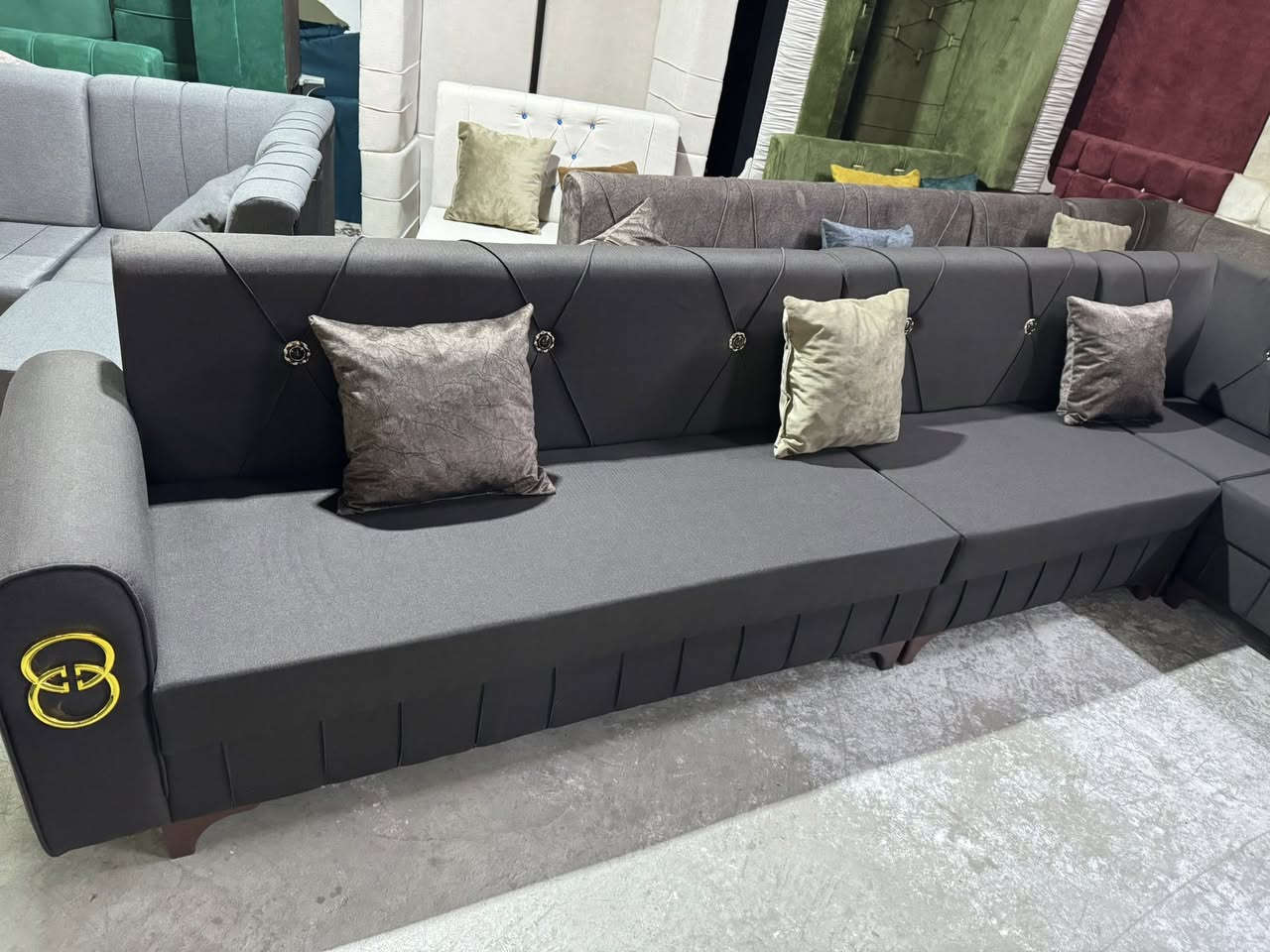 دواوين جديده ما مستخدمه شغل درجه اولى لقماش خاولي و قديفه شرط الضمان سنه بأسعار مناسبه السعر ((خاااص)) للستفسار ***********
نگدر نشتغل تفصال حسب الطلب 👉👉👉
يوجد توصيل كافه مناطق السليمانيه 
عنوانه ..بكرجو شارع عوال مقابيل حديقه كوستجم او مدرسه شنيار للبنات ((معرض حذيفه))
