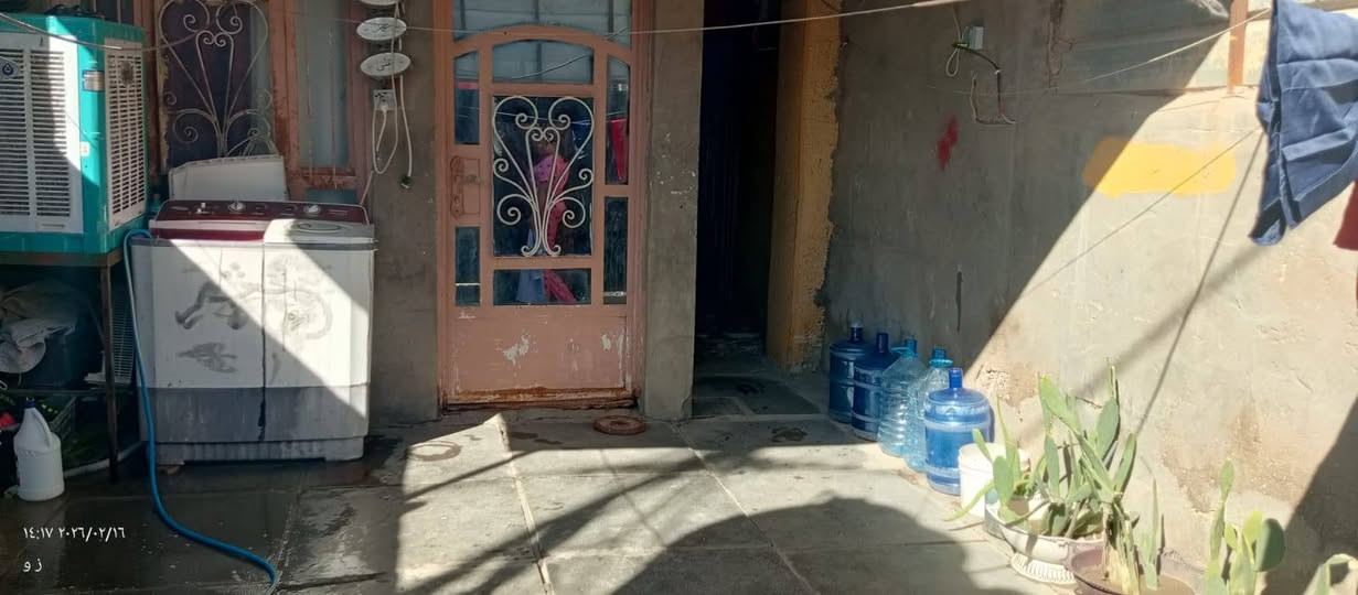 السلام عليكم
دار للبيع مساحت البيت ١٢٥ طابو زراعي سند ٢٥
غرفتين نوم+مطبخ +حمام داخلي+ الصحيات خارجيه
واستقبال 
لتواصل ع هذه الرقام 
***********
***********
