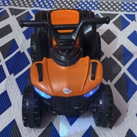 سياره شحن • ٤ سنوات • استخدام قليل