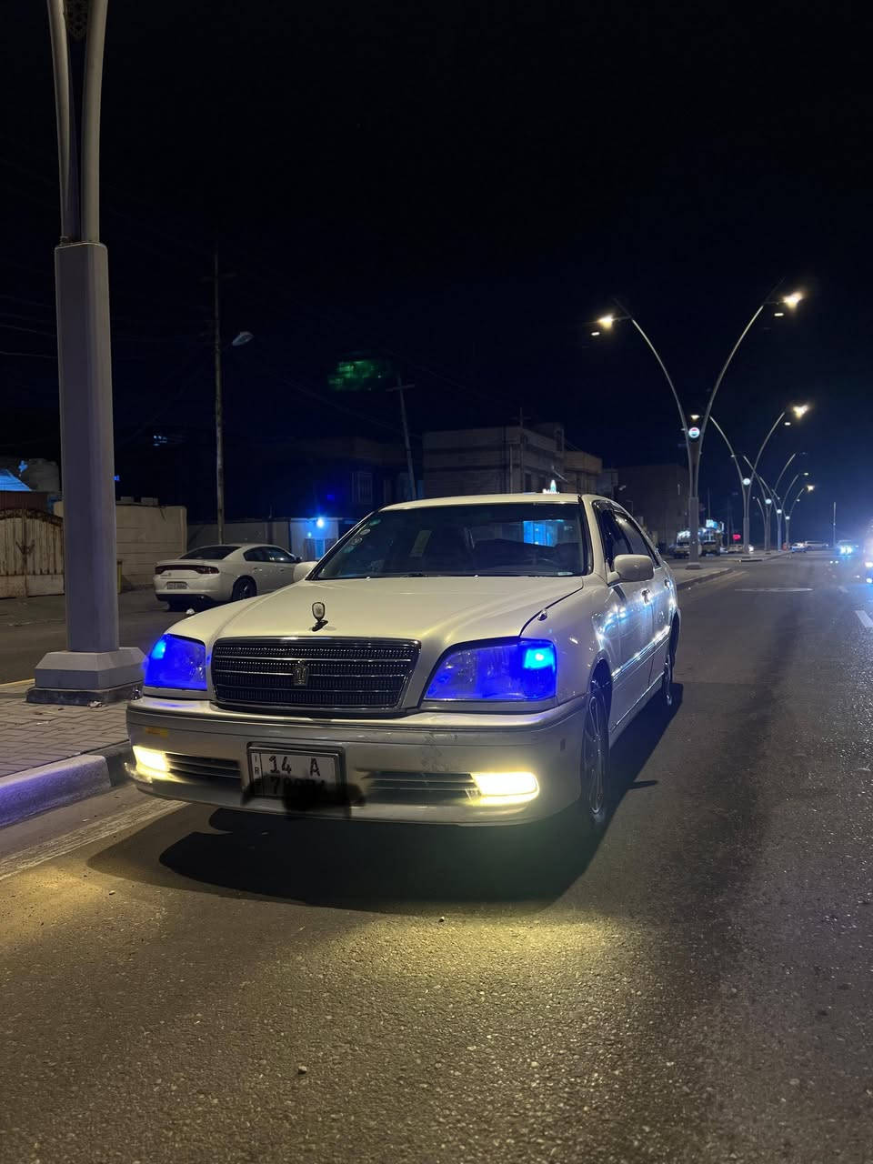 السلام عليكم اخوان سيارة ملكة سيارة أصولية شاصي 71 بيها مدكر باليابان وضربة من كدام وبيها تلحيضات صبغ حدادية جديدة عربانة جديدة ويل كب برونزي نجمة 
مكينة جديده تخم تاير سيارة صافية مكينة فيفيتي فيشتين 
السعر 98وبيها مجال قليل 
رقمها بصرة العنوان البصرة حي المهندسين هاتف ***********
