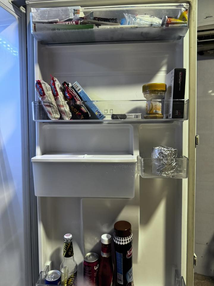 ثلاجة هايسنينس سوبر فريش نضام تبريد وبيها براد مي
السعر 300 ارتقاعها 200 سم
للاستفسار ***********
