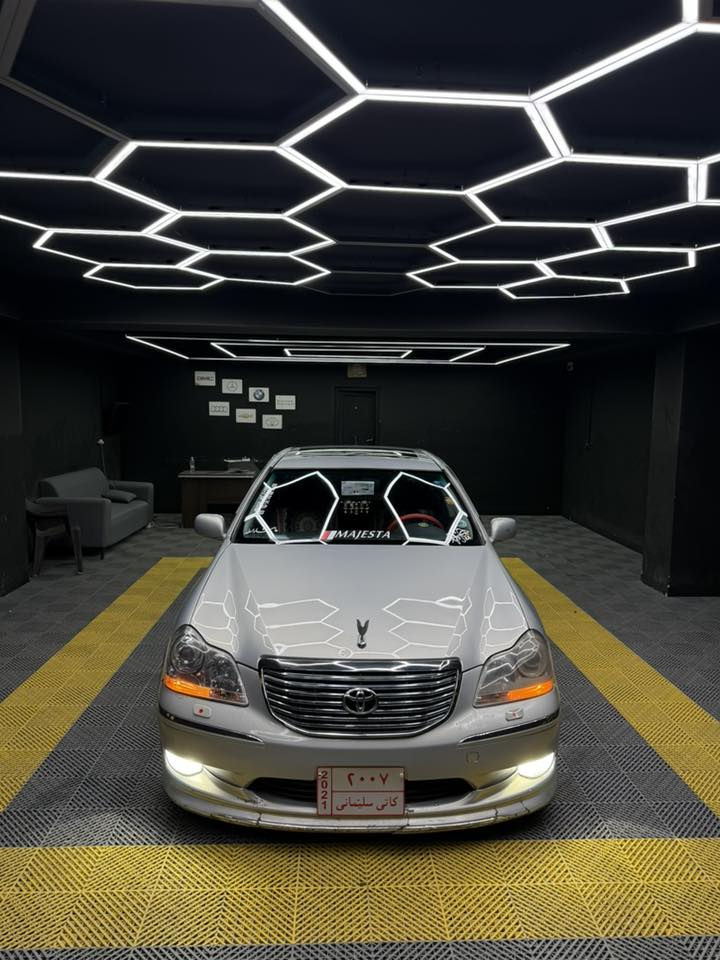 majesta 2005
بڕاوە بڕاوە

٥ دوگمەی  

ئ ب س بیلاد بە شەرت 

٣ پەردە و سەلاجە 

تەقەو رەقەی بە شەرت 

سەیارەکە لە رەسم جوانترە 

سەیارەکە کامل جایزە

تەبرید ساردوو گەرم بەسراوە

جامی پشتو پێشی هەڵ گیراوە

جوپەکانی حوور کراوە بەرزو نزم ئەکا

کامل سەیارەکە سپۆرت کراوە 

تازە پیشی دوای داگیراوە ١هەزار مەسرەفینیە

سلیمانیە ***********
