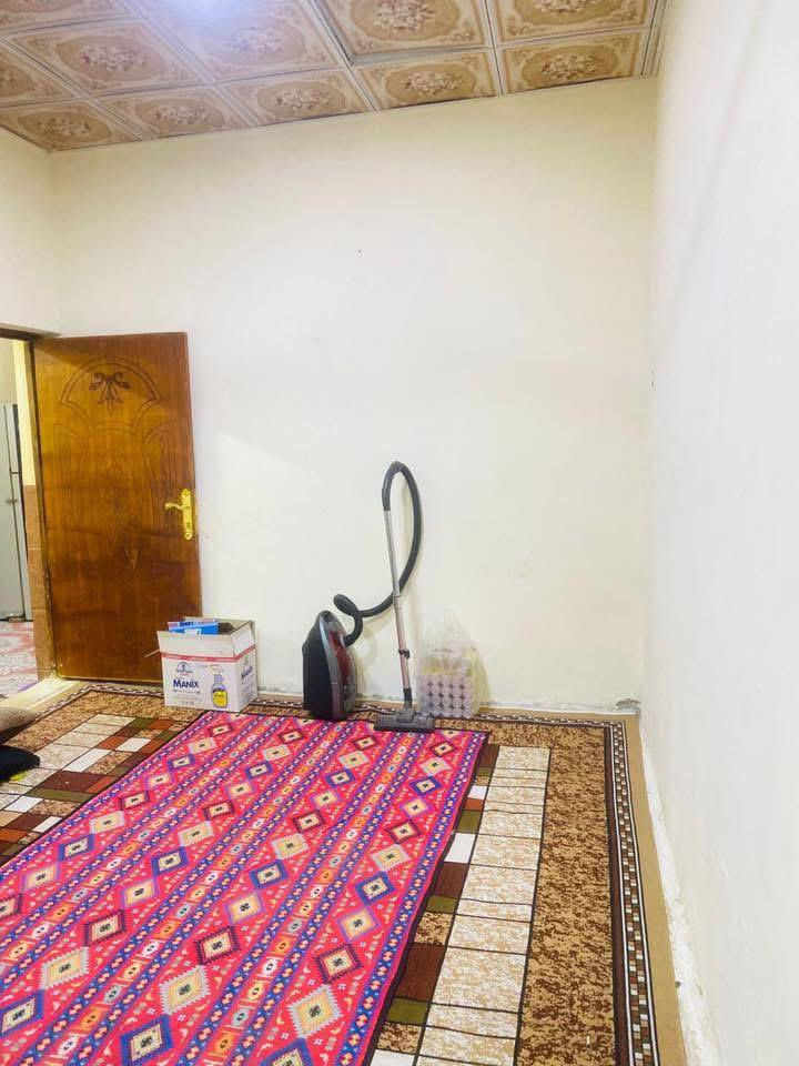 بيت للبيع طابو صرف
بيت للبيع طابقين عد ال باني 100 متر كونكريت مسلح طابو صرف سعره 115 وبيه مجال قرب اسواق الكفيل 
ط1/ استقبال وغرفه ومطبخ وصحيات
ط2/غرفتين وكلدور ومطبخ وصحيات
للاستفسار ***********
